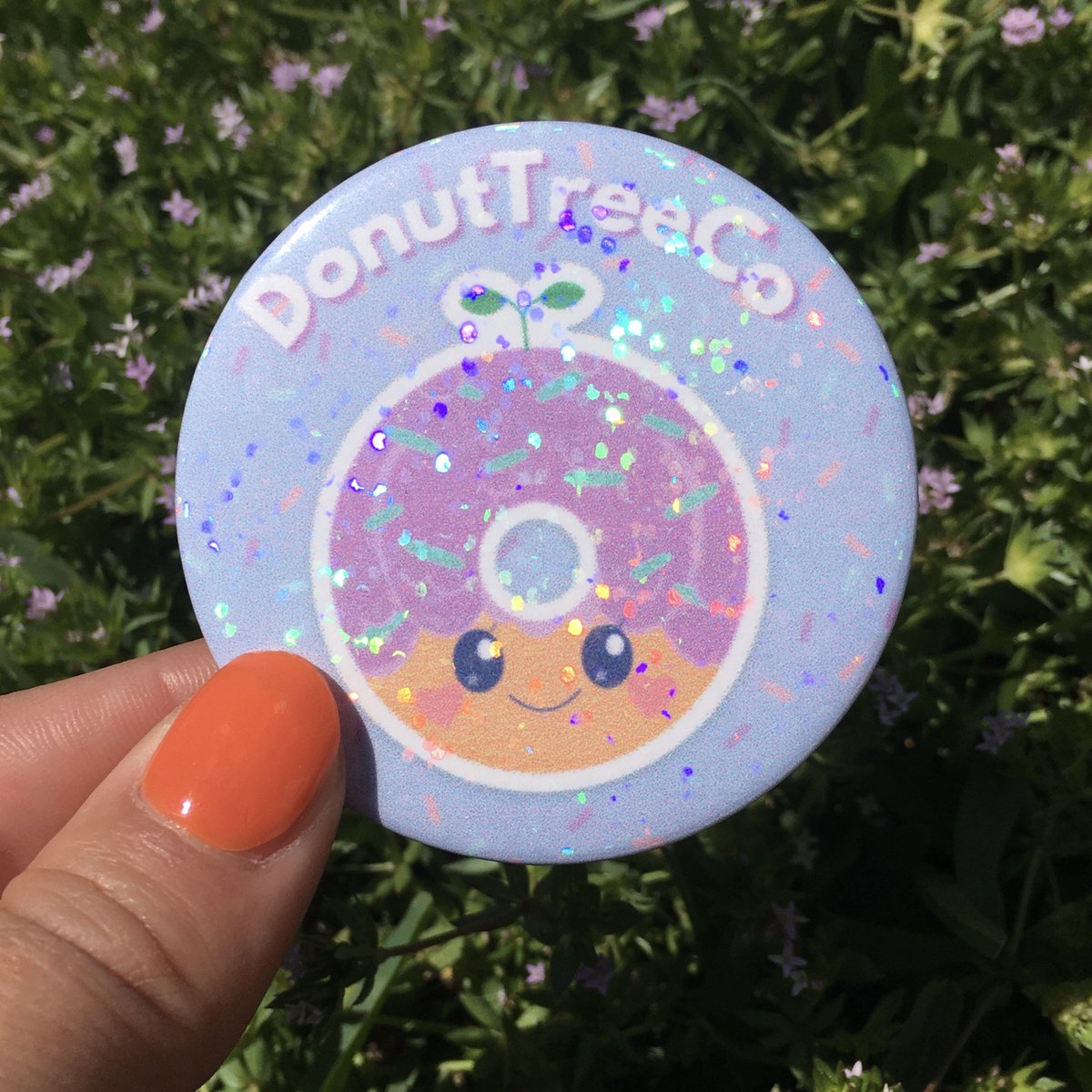 Donut_Tree's tweet photo. Support DonutTreeCo by buying a super cute Munchkin button! Are now available in my Etsy Shop 💕 Link in Bio!

#holographic #kawaii #kawaiiaesthetic #buttons #pinbackbuttons #oc #artistsoninstagram #illustration #donut #etsyshop #etsyhandmade #smallbusinessowner https://t.co/66OV6PVHOu