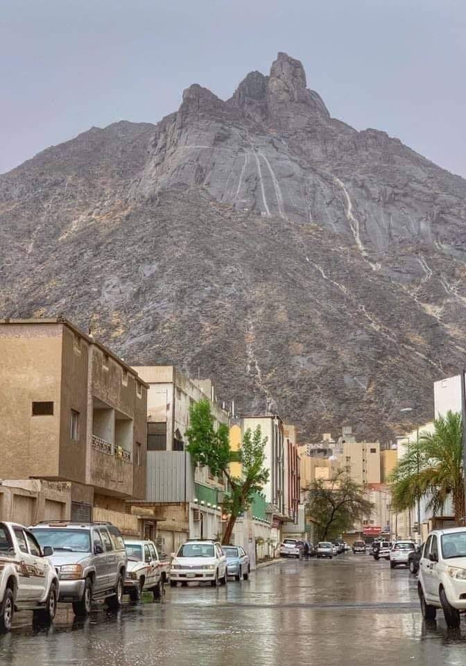 saleh1u1's tweet photo. 🏮من أجمل المناظر الطبيعيه، الجبل الذي نزل فيه الوحي على سيدنا محمد صل الله عليه وسلم . https://t.co/Qs4ooLkJyb