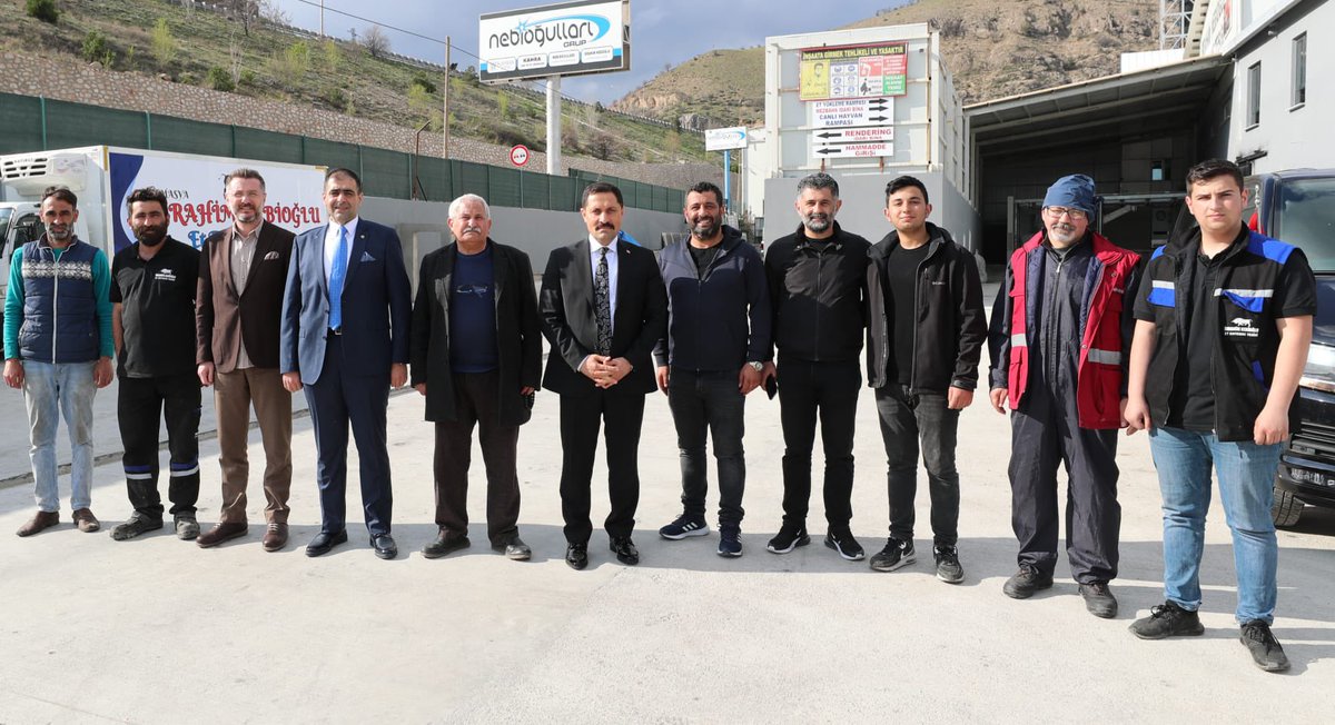 AmasyaValiligi's tweet photo. Valimiz Mustafa MASATLI, Suluova ilçemizdeki Nebioğullari Et ve Kemik Unu fabrikasını ziyaret ederek, faaliyetlerine yönelik bilgiler aldı.

Amasya’mızın hayvancılık açısından önemli bir üretim merkezi olduğunu belirten Valimiz, tüm firmalarımıza çalışmalarında başarılar diledi. https://t.co/ujoVDkhvyl