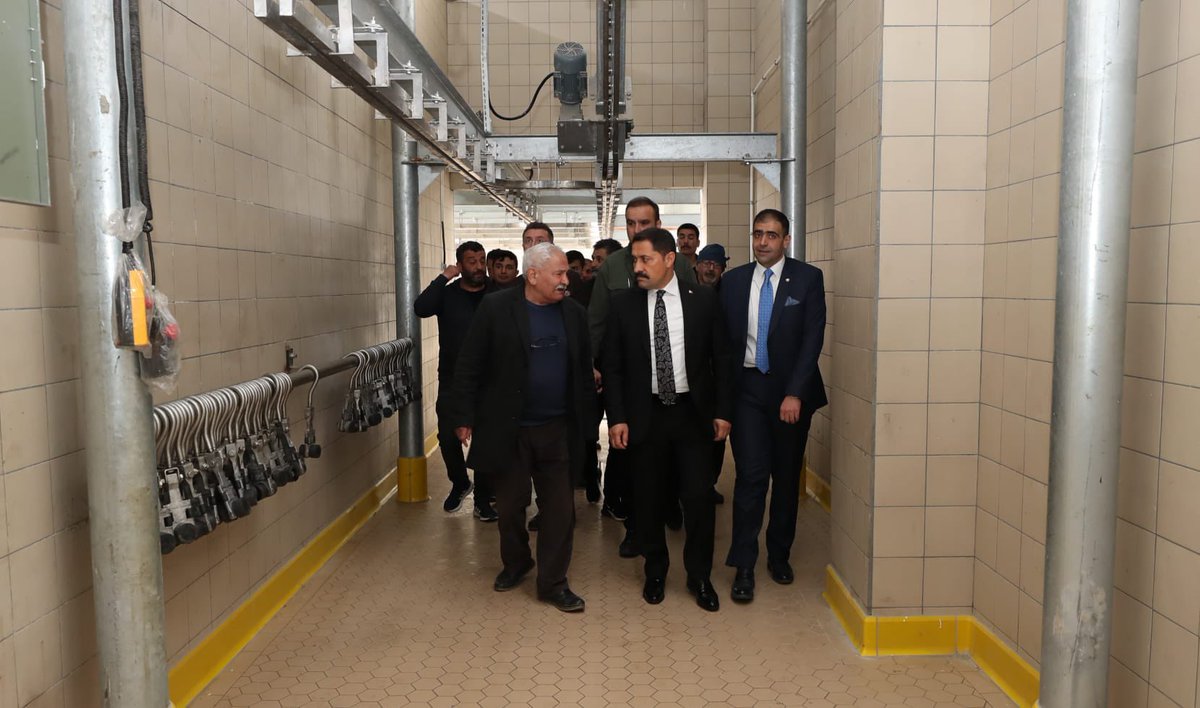 AmasyaValiligi's tweet photo. Valimiz Mustafa MASATLI, Suluova ilçemizdeki Nebioğullari Et ve Kemik Unu fabrikasını ziyaret ederek, faaliyetlerine yönelik bilgiler aldı.

Amasya’mızın hayvancılık açısından önemli bir üretim merkezi olduğunu belirten Valimiz, tüm firmalarımıza çalışmalarında başarılar diledi. https://t.co/ujoVDkhvyl