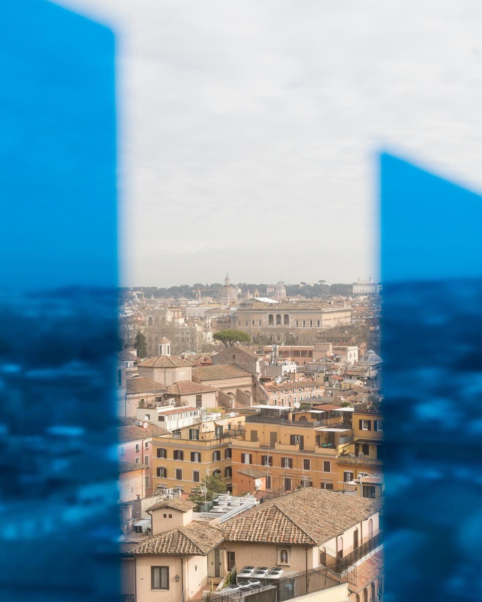 RAERoma's tweet photo. commemoriamo la #giornatamondialedellarte , che ricorda la data di nascita di Leonardo da Vinci. È il momento ideale per invitarti a scoprire tutte le #mostre 😉
📸 Dettaglio dell'installazione di #MikiLeal alla mostra #OccupareLaCasa
https://t.co/kKlgyeqyQD