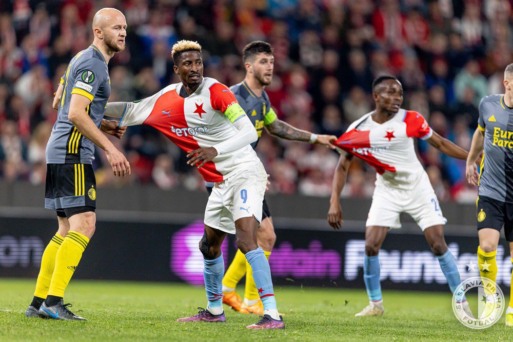 slavia_eng's tweet photo. A shirt swap? 😇 #slafey https://t.co/ozVoUr6pfZ