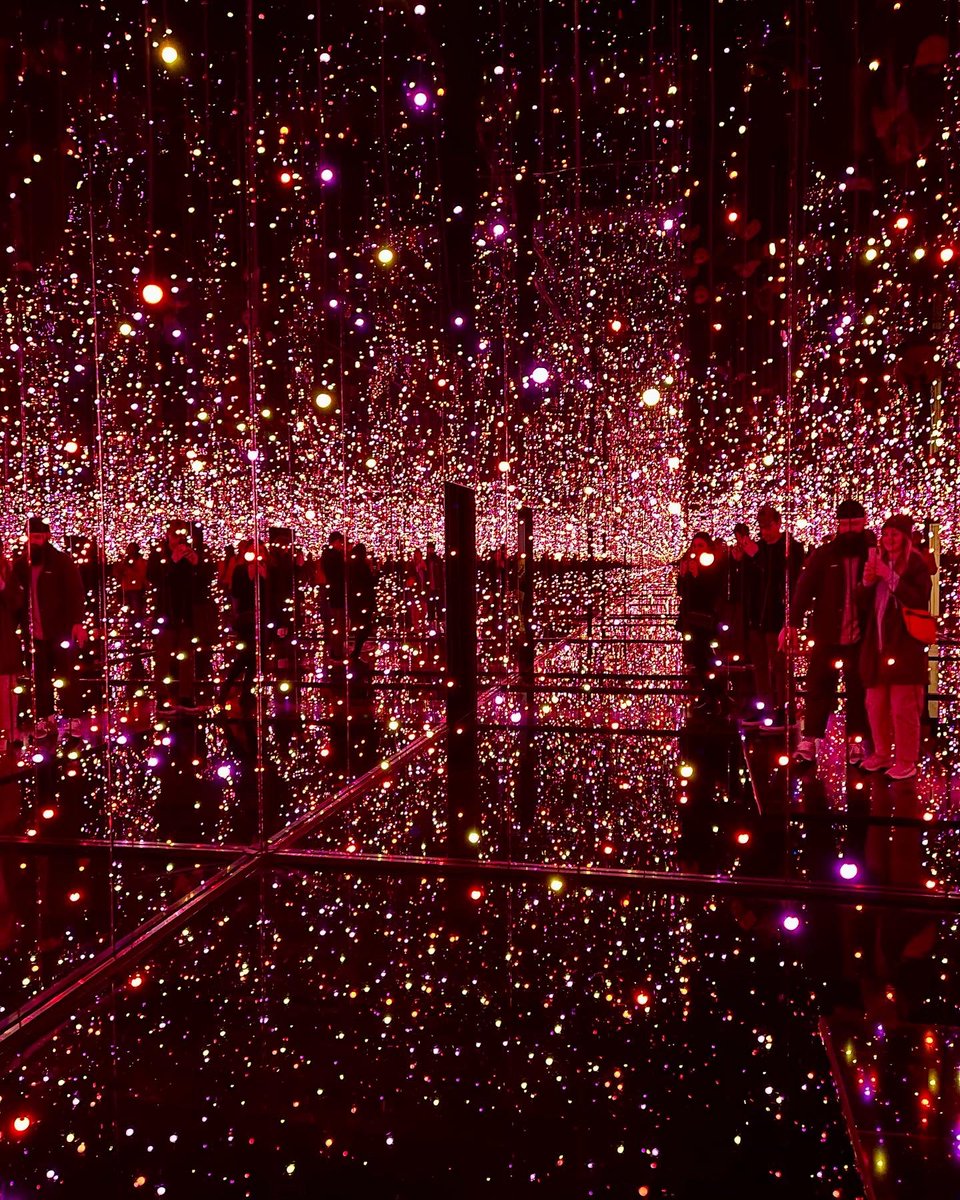 Daniepad's tweet photo. Infinity Mirror Rooms @Tate #yayoikusama #art #tate #London https://t.co/MlJwpKF50B