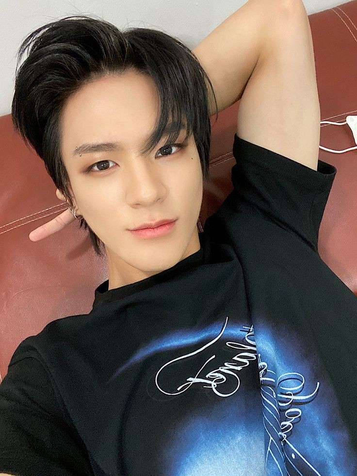 jjeennoolee23's tweet photo. DAY 16🐶👑

Q : "Fav Jeno Selca"
A : agak susah ya milihnya😩😩❤️❤️

#JENO #제노 #NCTDREAM #23Days_Jeno_Challenge 
#23일_제노_첼린지 
@NCTsmtown_DREAM https://t.co/5P9OpRL3Om