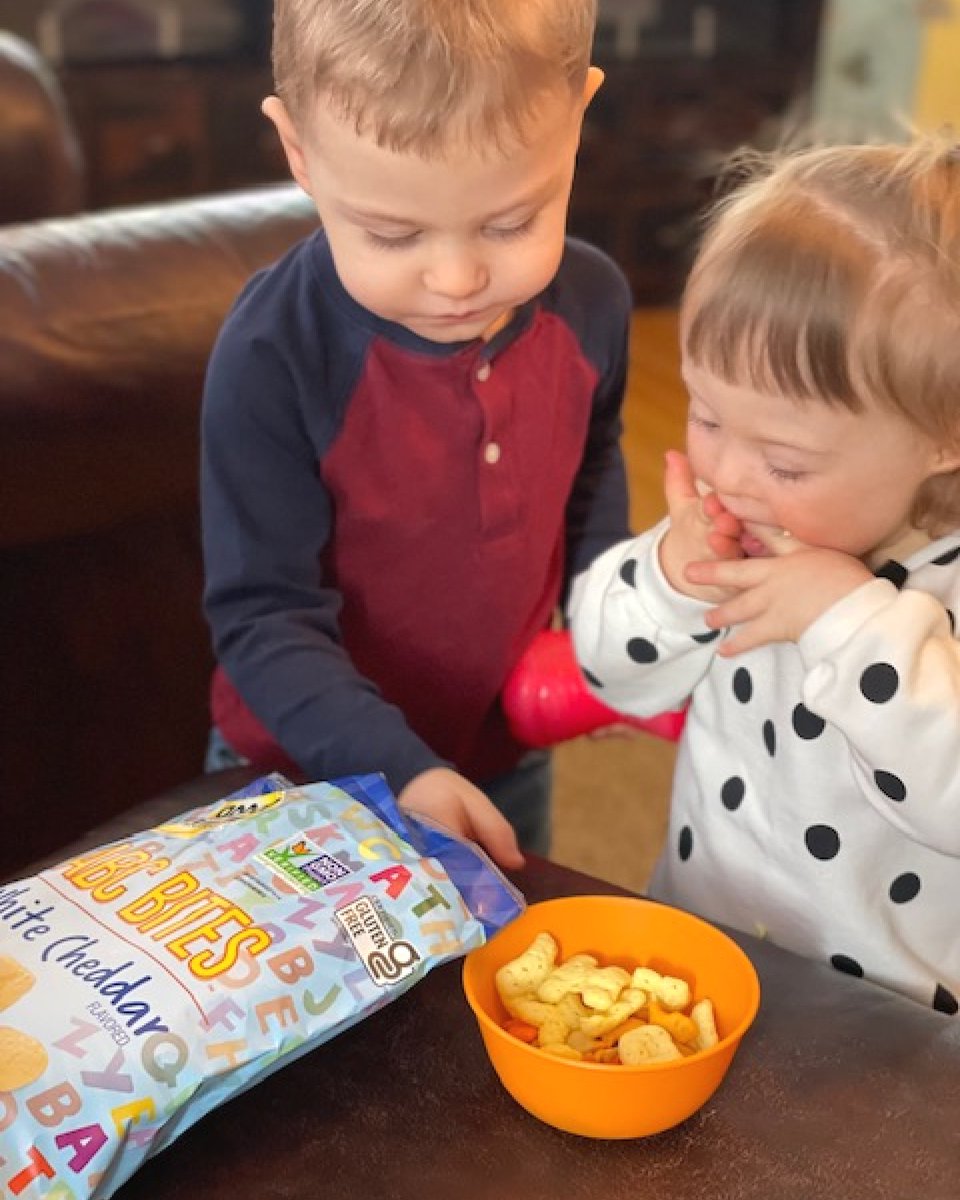 GHSnacks's tweet image. Learning is more fun with ABC Bites! Comment below if you’ve tried them👇

#abc #learningletters #whitecheddar #positvelysnackable
