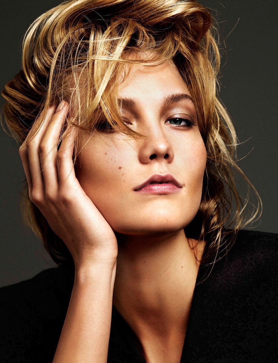 worlds_moda's tweet photo. #april22WM (1/2)

#VOGUENL,
October 2014.
By #Alique

#KarlieKloss https://t.co/l5xeg5kitY