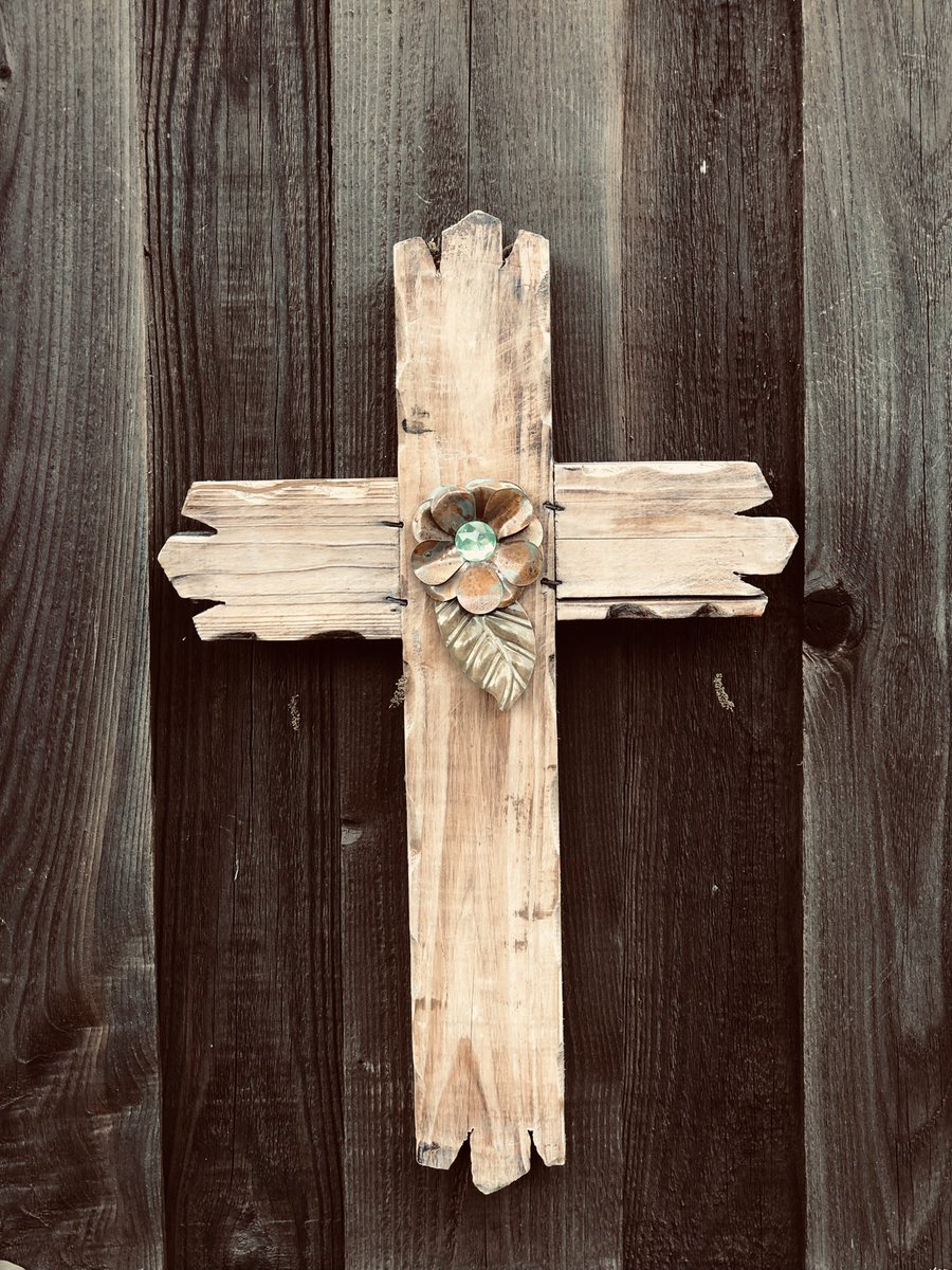 FoldingTen's tweet photo. Isaiah 53:5
‘But He was wounded for our transgressions,
He was bruised for our iniquities;
The chastisement for our peace was upon Him, And by His stripes we are healed.’   (NKJV) #Passover #GoodFriday https://t.co/gMPXhPjqTL