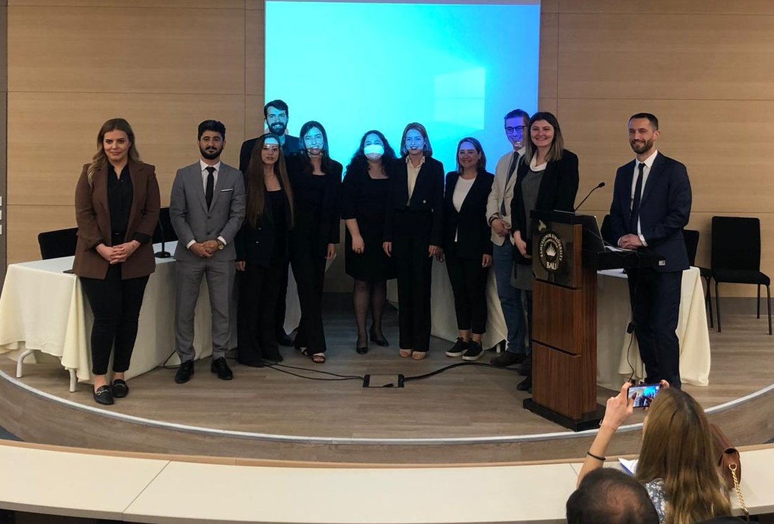 BAU VaBB-VIII'in birincisi Dicle Üniversitesi! 
Türk-Alman Üniversitesi de ikinciliğe layık görüldü. 
Tüm finalistlerimizi tebrik ediyoruz.