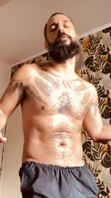 por que dan&ccedil;ar? porque busco a devo&ccedil;&atilde;o incondicional da minha verdade, porque a cada movimento bailado<a href="/tag/newprofilepic"class="tags"><span>#newprofilepic</span></a><a href="/tag/novafotodoperfil"class="tags"><span>#novafotodoperfil</span></a>