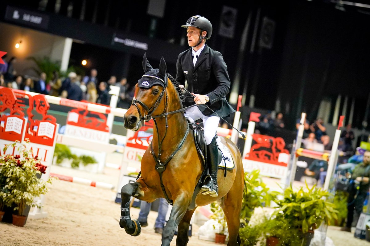 JumpingBordeaux's tweet photo. Etes-vous aussi déterminé que Marcus Ehning et Comme Il Faut  à l'idée de partir en vacances? ✨🚀

#JumpingBordeaux #jumping #marcusehning #vacances #destination https://t.co/LxFxbJPzQL