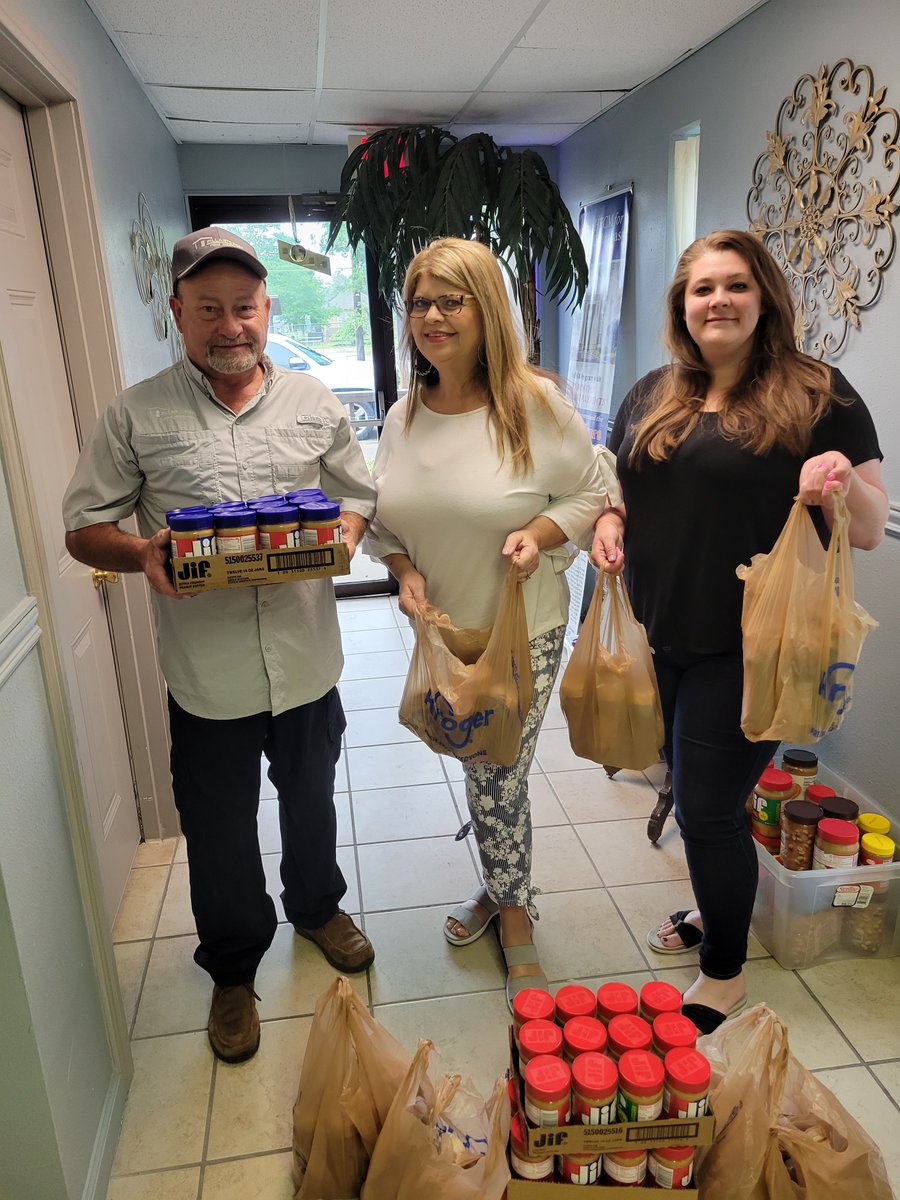 reddiamondtx's tweet photo. Great Big Thank You to Danny Marlow (Pillar to Post Home Inspectors) for generous PB&amp;J donation to 
@GalCoFoodBank's Move Out Hunger Campaign. Let's Send Hunger Packing! 
#RedDiamondRealty #GalvestonCountyFoodBank #GCFB #MoveOutHunger #LetsSendHungerPacking #PeanutButterAndJelly https://t.co/7GMpfLfjRX