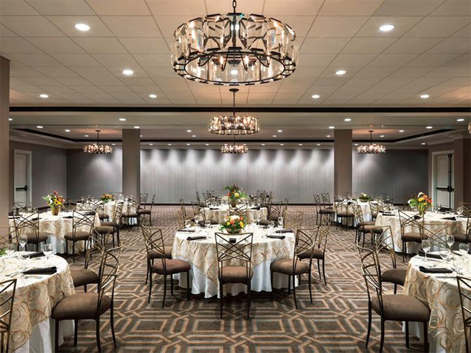 SheratonMemphis's tweet photo. Our wedding venues are as iconic as your love story! Host a wedding ceremony or baby shower in our stunning downtown Memphis venues. Wow your guests with our mesmerizing ballrooms accentuated with mouth-watering catering by our expert culinary team. https://t.co/nI6lSZlQSv https://t.co/JlpiMzHgRP