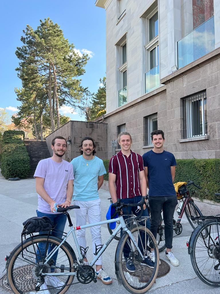 L'Ambassadeur a rencontré des étudiants <a href="/Ense3/">Grenoble INP - Ense3</a> parcourant l'#Europe 
à vélo 🚴‍♂️ pour sensibiliser les enfants et les jeunes aux enjeux climatiques. Une semaine à #Ankara, et un beau défi collaboratif sur 5 mois&amp;5000 km! Merci et bravo! #Talentsforfuture  #Fresqueduclimat 🌱👏🚵‍♀️