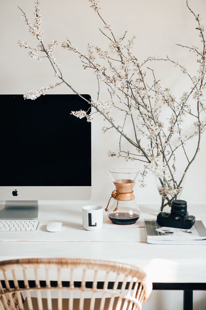 AirCourier's tweet photo. Our blog this week is on how you can utilise spring to ramp up your marketing strategy. The weather is a huge influence on the Brits and can be a very useful tool. Have a read via the link - https://t.co/QlaEcc8ayD https://t.co/g7rMKMyMoN