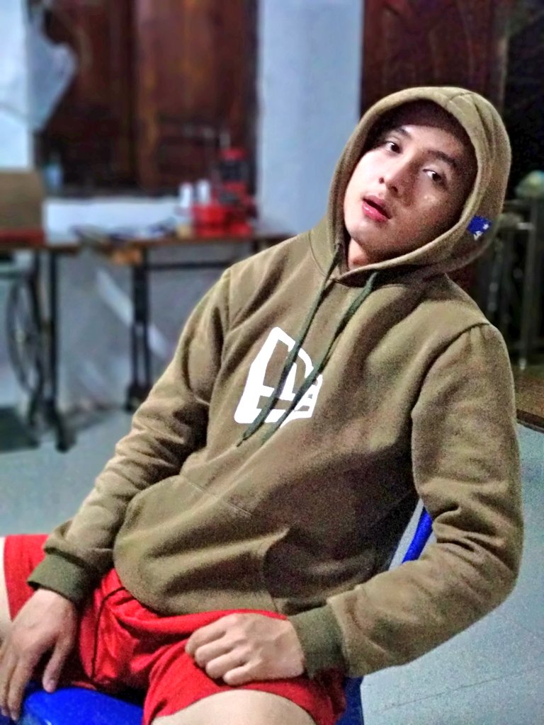 HtooSawwin's tweet photo. Good night😴 https://t.co/bI7upZPvPT