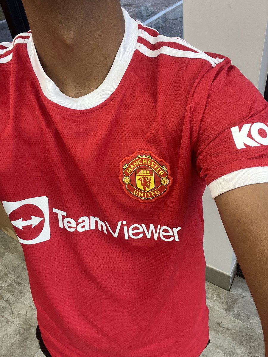 LatinosGamingHD's tweet photo. I donโt wanna take off this shirt itโs so sexy ๐โค๏ธ I finally have it #unitedkit @ManUtd #5thdaywithoutshower ๐
@Ebby_67 you should be proud ๐๐ https://t.co/S373b8V34n