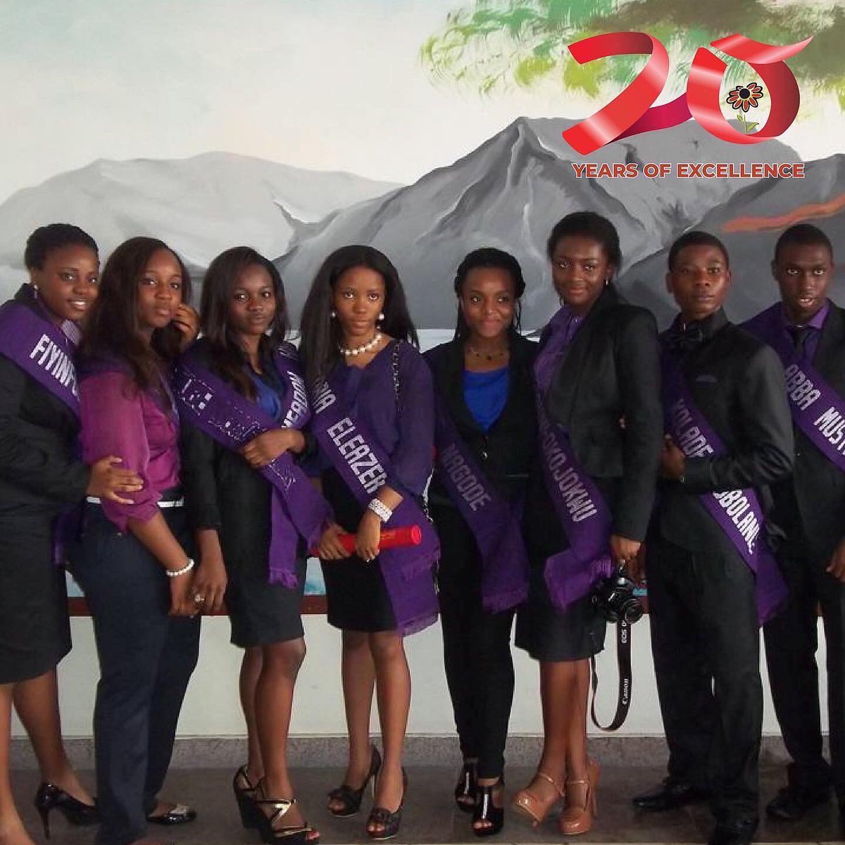 MeadowHallGroup's tweet photo. Recognising greatness!
In 2012, the pioneer set in Meadow Hall College celebrated their graduation!
#greatness #expansion #growth #meadowhall #meadowhallis20 #20yearsofmeadowhall #meadowhallat20 #20yearswithmeadowhall #meadowhallanniversary #thanksgiving #12daysofgratitude https://t.co/SXL8DiwBCw