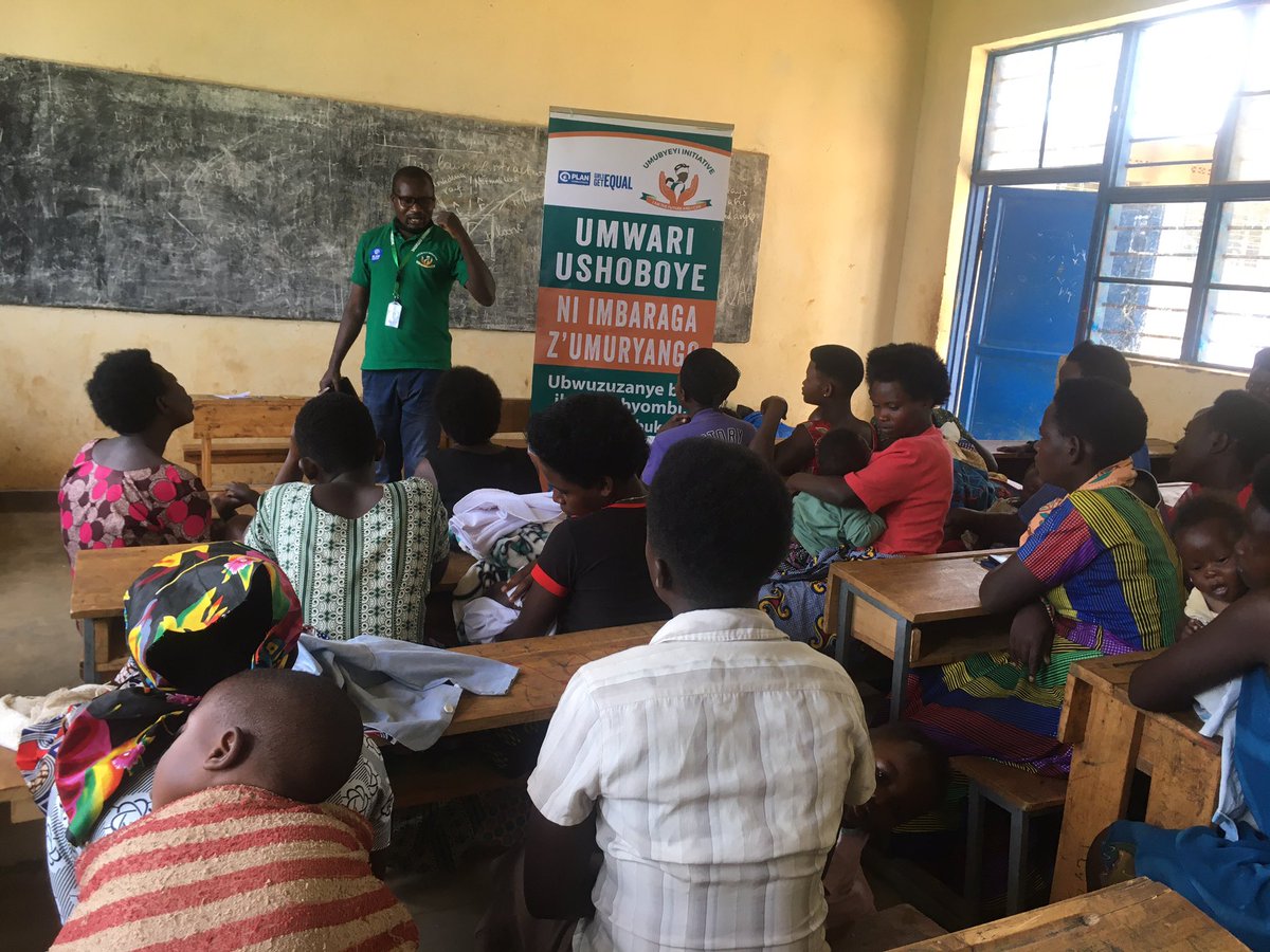 today 15/04/2022 In Kabarore Sector, Simbwa Cell @UmubyeyiOrg trained 32 teenmothers. They trained on the importance of good nutrition, kitchen gardening and a program called IGI RY’UMWANA.
