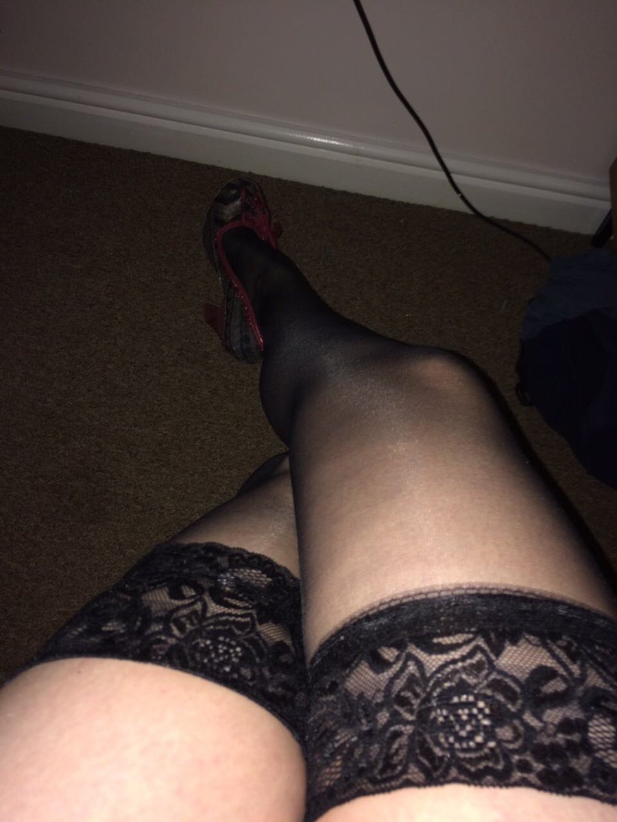 HotLegsAndFeet2's tweet photo. @Nylons_fan comments and RT welcome https://t.co/g0hXTeJ0kI