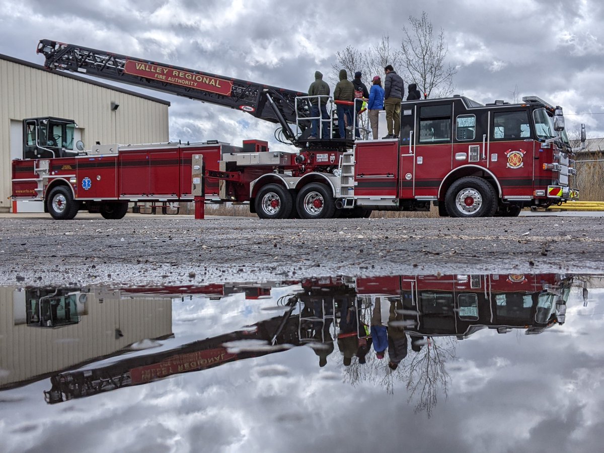 HughesfireHFE's tweet photo. 🔺𝕊𝕟𝕖𝕒𝕜 ℙ𝕖𝕖𝕜🔺
Check out Valley Regional Fire Authority (WA)'s new Arrow XT Tiller. Thank you for making the trip to Pierce Mfg for the final inspection!

#FirefightersChoosePierce #ValleyRegionalFire #WashingtonFireFighters #TDA #Tiller #ArrowXT https://t.co/bPV041uPMH