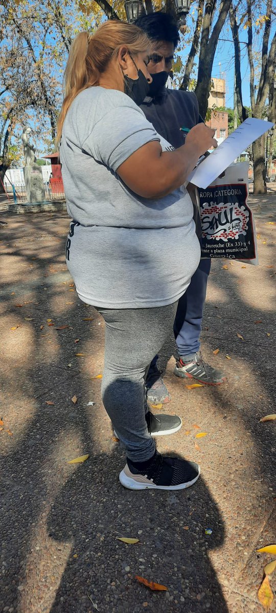Libresdesur1's tweet photo. 📌Hoy en Presidente Perón Realizamos una actividad 

La cual se trata de Charlar un poco con los ciudadanos para saber un poco su opinión sobre esta inflación, como también encuestarlos y contarles la propuesta que tiene Libres Del Sur.

#QueAlbertoFreneLaInflacion 
#LibresDelSur https://t.co/5EvQTnw4GP