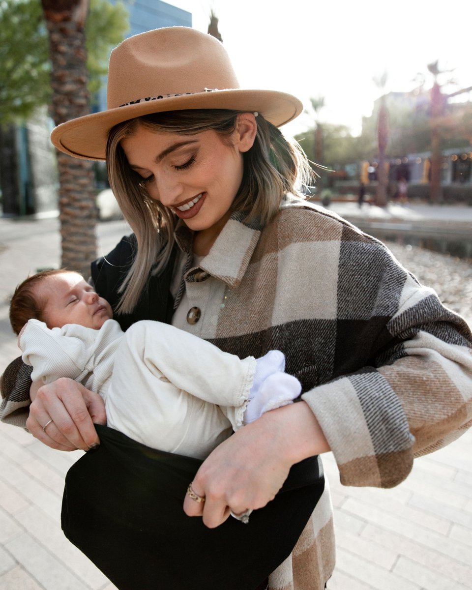 NewNativeBaby's tweet image. The carrier that's SIMPLE (no tugging, clicking, or yanking necessary 😉 )

The New Native Baby carrier is designed to fit you, throw it on in less than 5 seconds and have baby in within 10. Our carrier is designed for the mama on the go. 

All you really have to do is put it o