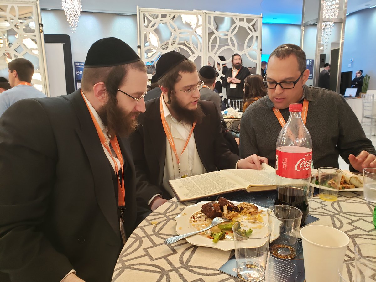 AmazonASGTG's tweet photo. Ed Rosenberg @ the @AmazonASGTG  One thing about us, "we sell tickets"

Top Speakers, Top Food, ASGTG 8th annual @Amazon sellers event is May 11th with an awesome pre-event May 10th the night before.

https://t.co/eMCBLfh3dZ https://t.co/LxsAmiZESu