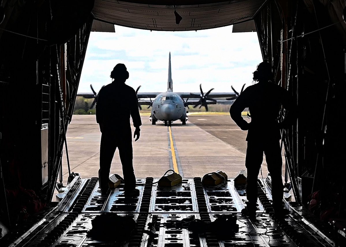 Looking forward to the weekend like…😎 Loadmasters from the 29th Weapons Squadron @LRAFB participated in a joint forcible entry exercise where students combined assets in challenging scenarios, simulating current and future threat arenas. 📸: Senior Airman Jayden Ford