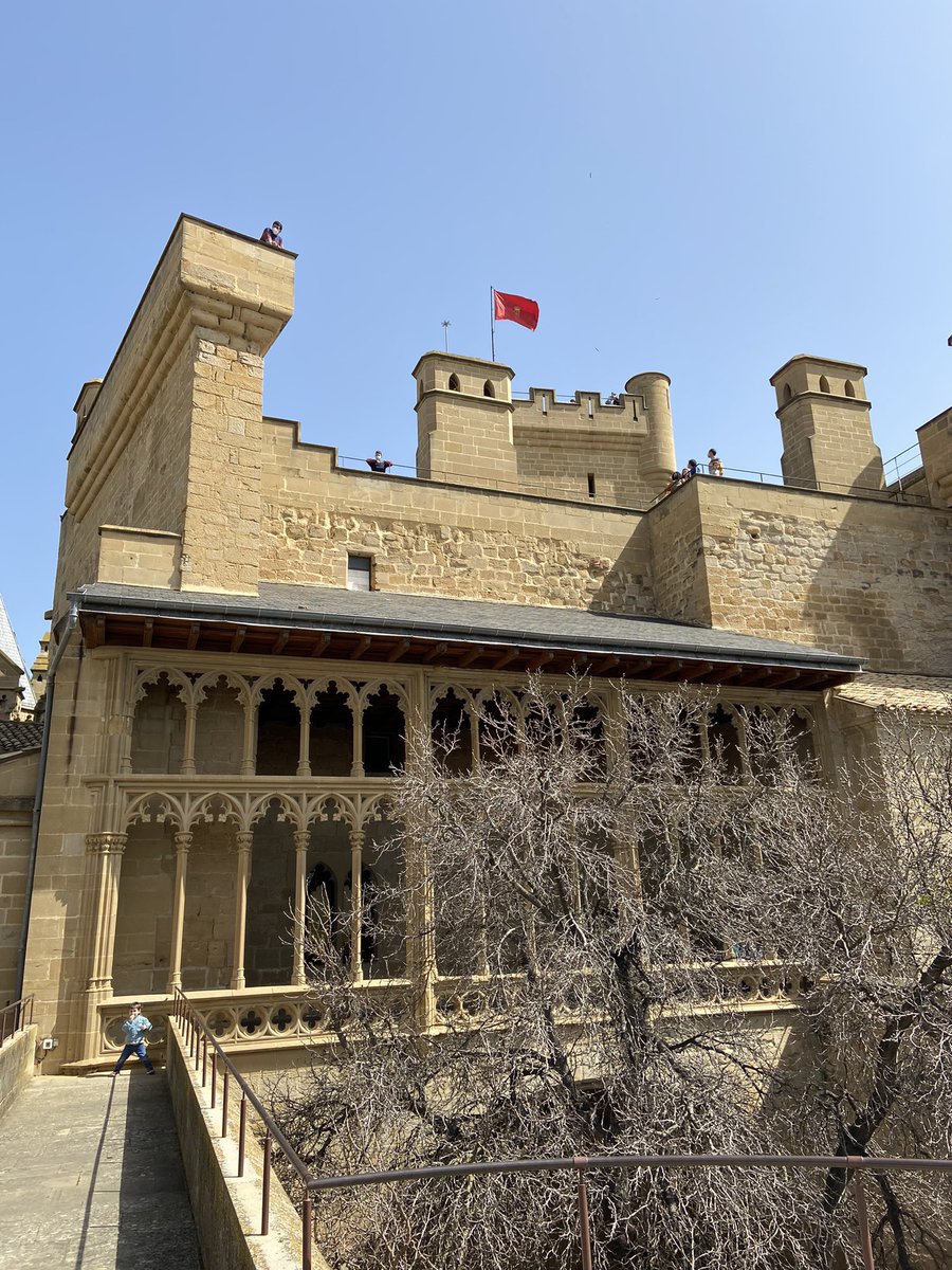 iratxearbeloa's tweet photo. Nunca había visitado el Castillo de Olite y tengo q decir q me ha encantado 😊 si venis a Navarra y teneis oportunidad, visitarlo parece de cuento (o al menos eso me ha parecido a mi) #castillodeolite https://t.co/6SODixypm1