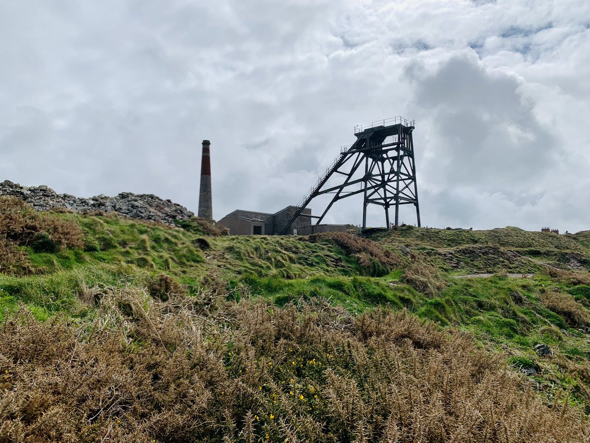 VStorey4's tweet photo. Interesting walk on the wild Tin coast. Tin, copper and arsenic old mines.
#nationalTrust
#cornwallmines https://t.co/GjIlvbQyub