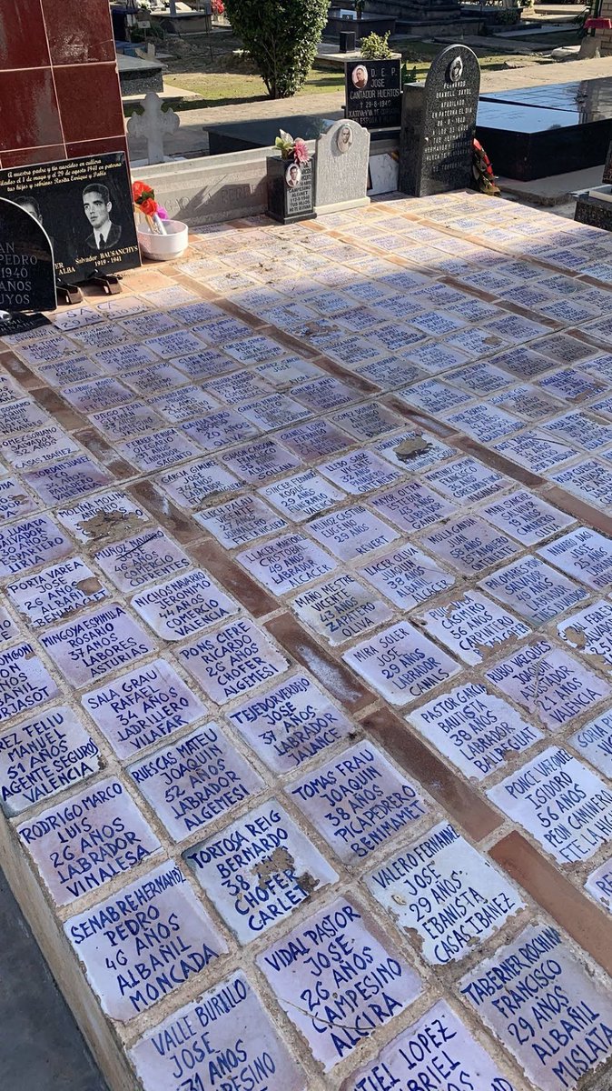 La fossa 126 de Paterna, la fossa més gran trobada fins ara de la repressió franquista al País Valencià. Les 250 víctimes van ser assassinades durant els dies 27 i 29 d'agost i 11, 12 i 14 de setembre de 1940.