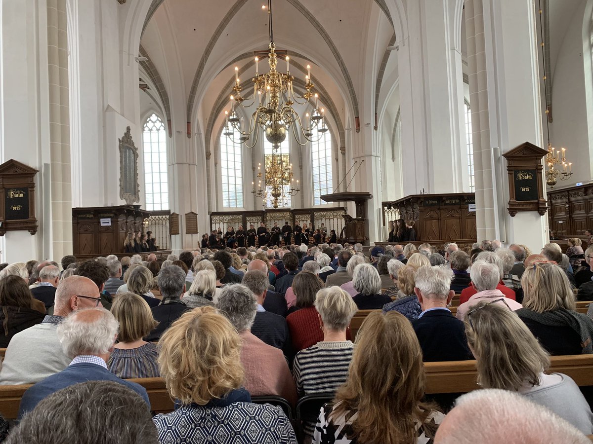 “Wer Gott vertraut, fest auf ihn baut,
Den will er nicht verlassen!”

Na vanmorgen een rouwdienst van een geliefde collega, vanmiddag in de <a href="/jacobikerk/">Jacobikerk Utrecht</a> een troostrijke uitvoering van de Matthäus Passion door <a href="/PhilharmonieUt/">Nieuwe Philharmonie Utrecht</a>.
Muziek en teksten die steeds weer het hart raken.