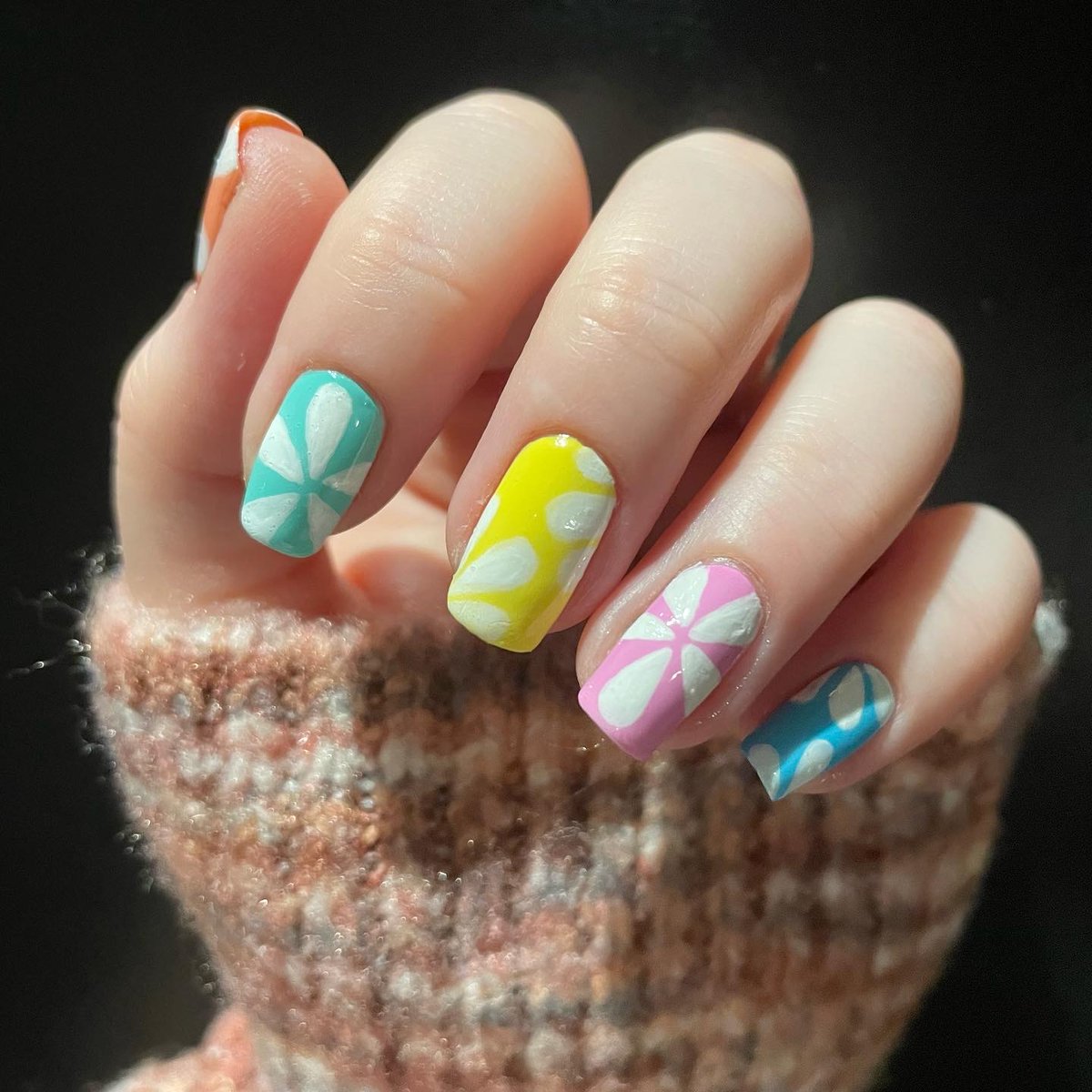 CoutureCuticle's tweet photo. 🌼🌸🌺🌻🌷🌹🌺💐
.
.
.
@holotaco Cyantific, What Do You Pink?, Banana Hacks, Sea Foam Home, One Melon Followers, Not Milky White. 
#holotacospring2022 https://t.co/bQeuwHOm4L