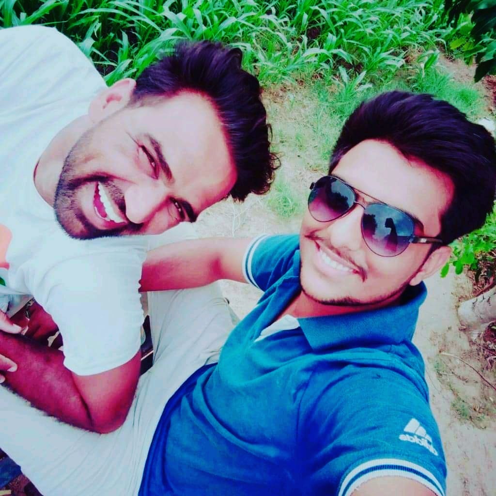 IamBIOlogist's tweet photo. हम #जय अर वीरू आली जोड़ी, जिंदगी बणगी #शोले रर👬💪💪
चाले पहरां #Raybon आली ,देख्ख खड़े #पटोले रर😎😎❤️❤️❤️
#brothersLove🇮🇳🇮🇳🇮🇳 https://t.co/iBw0DlDJYC