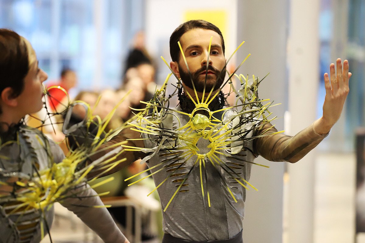 FiguresIn's tweet image. A Happy Spring /Easter holiday - the blossom is out! Let's do a dance #leaveyourdesk #leaveyourcar #haveapicnic