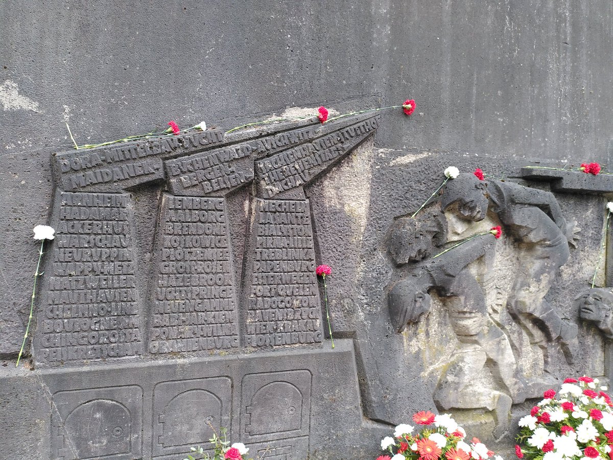 FrauBpunktCpunk's tweet photo. Nach 2 Jahren Pause, wieder eine #Gedenkveranstaltung in Präsenz.
#Karfreitag in der #Bittermark. https://t.co/7REi3XAGYe