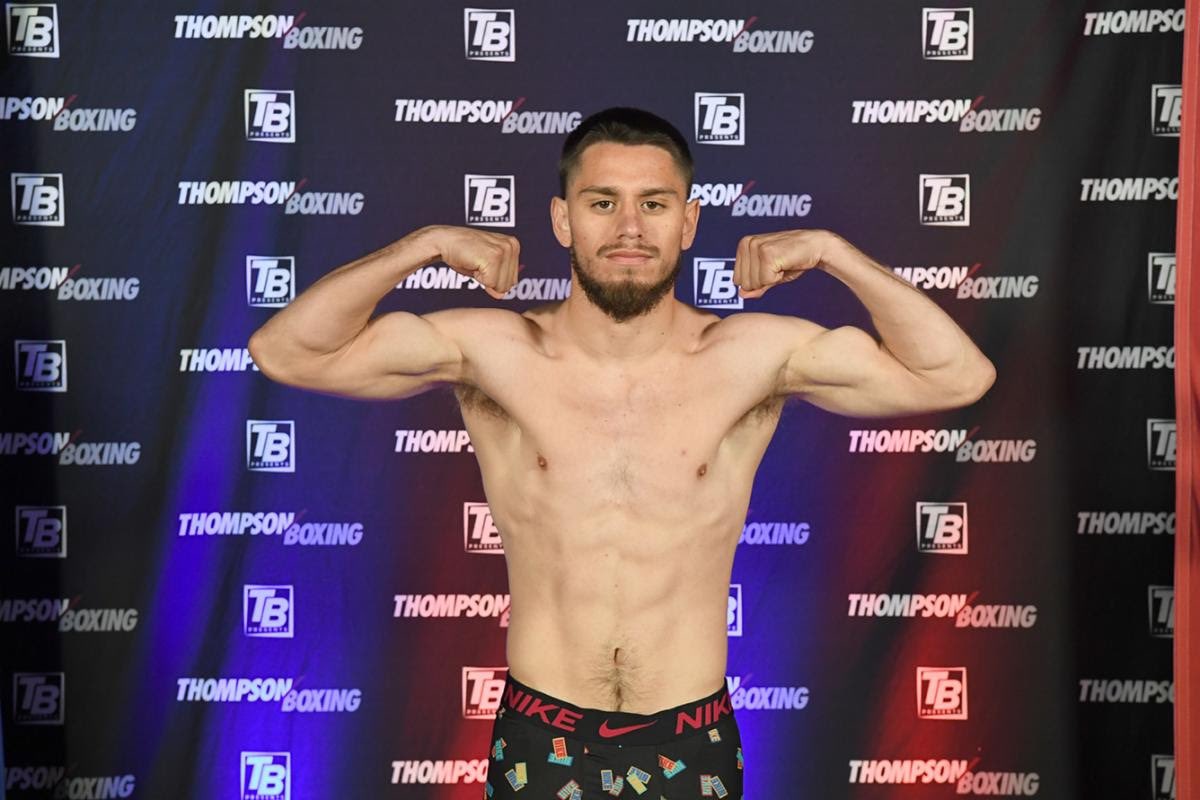 BannerBoxing's tweet photo. Ruben Villa weighs in for TONIGHTS fight against Horacio Garcia. @ruben_villa4 #DracVilla #Boxing #VillaGarcia #BannerPromotions #RubenVilla #ThompsonBoxing
https://t.co/lmHmEsG2aX https://t.co/OMBNFm648D