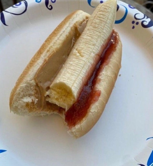 vivmccall's tweet image. Going to tell everyone this is a Spokane style hot dog