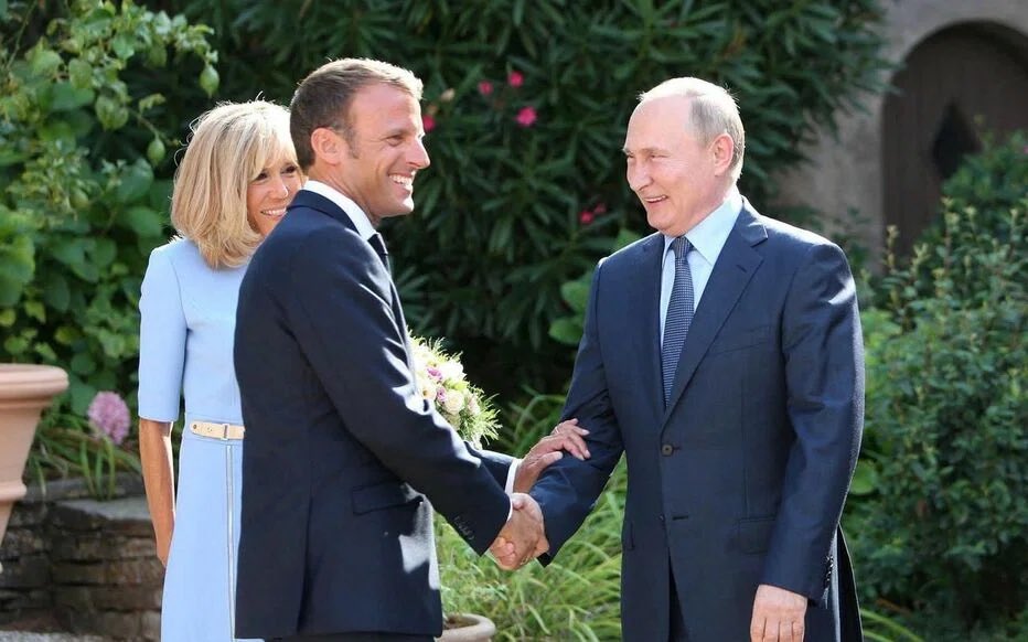 XavierLEFEBVR15's tweet image. #macronpoutine