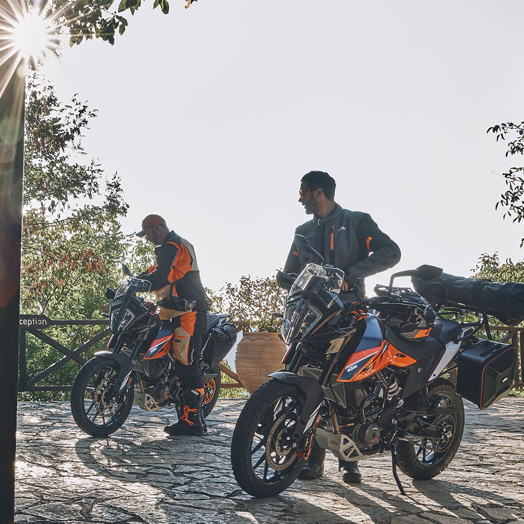 KTM_UK's tweet image. #KTMBlog - It's back for 2022! In 2021, THE WORLD ADVENTURE WEEK united 2,000 participants from 74 countries in a unique, incredible way. Find out what it took to win the top prize - a new KTM 1290 SUPER ADVENTURE S. Click fal.cn/3nOYq for more.

#KTM #ReadyToRace