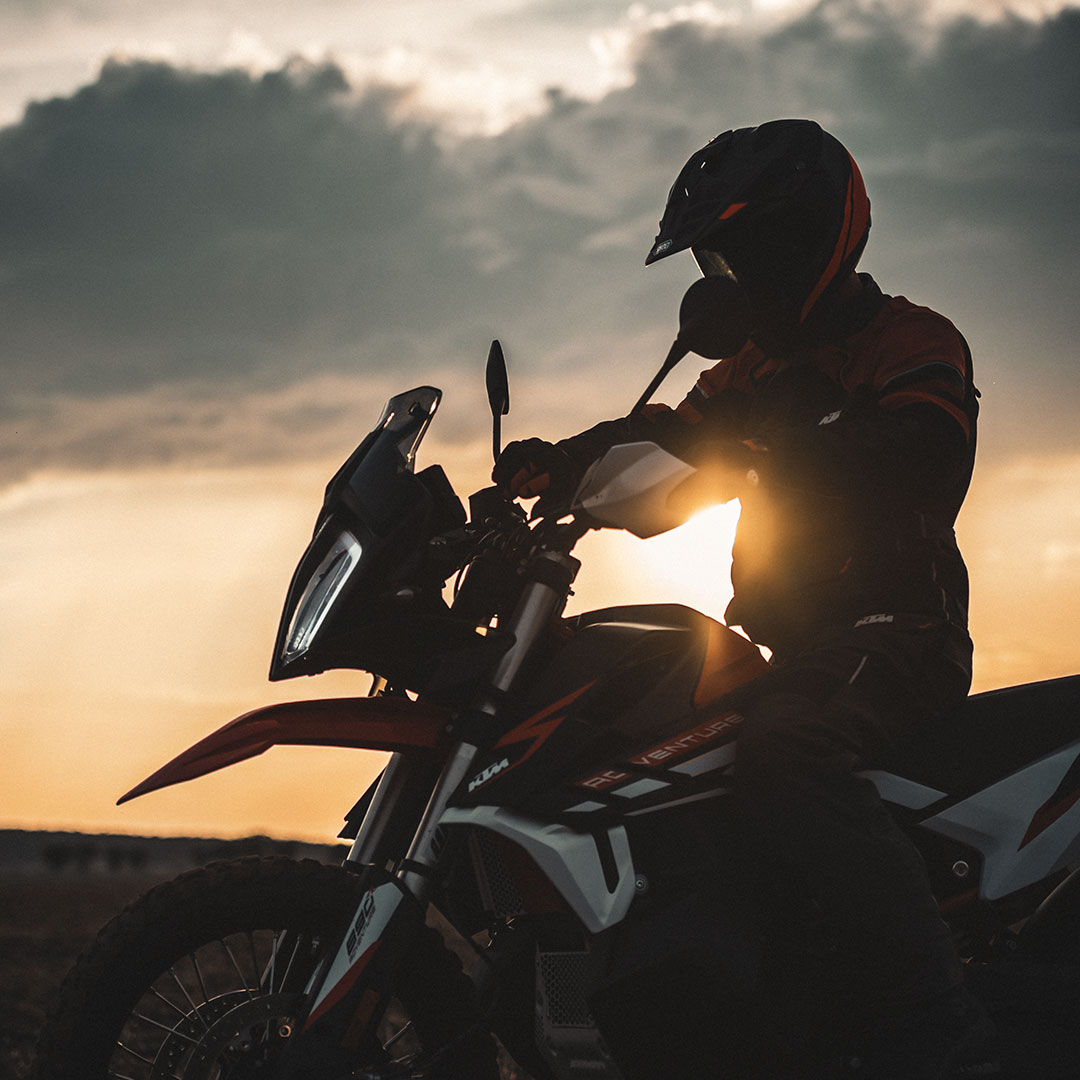 KTM_UK's tweet image. #KTMBlog - It's back for 2022! In 2021, THE WORLD ADVENTURE WEEK united 2,000 participants from 74 countries in a unique, incredible way. Find out what it took to win the top prize - a new KTM 1290 SUPER ADVENTURE S. Click fal.cn/3nOYq for more.

#KTM #ReadyToRace