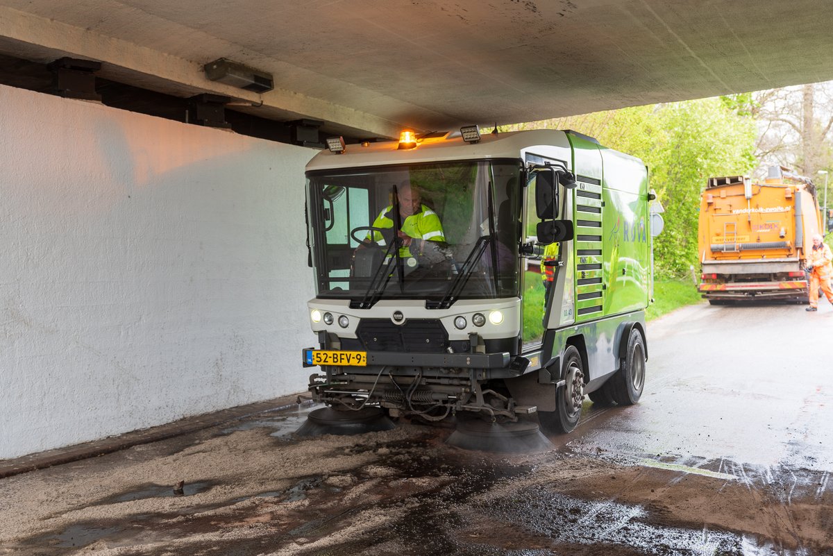 PdDenekamp's tweet photo. Oude Veerweg weer open na autobrand, monumentale brug heeft flinke roetschade

Lees meer bij @WeblogZwolle : https://t.co/IrtEShEmjE #zwolle https://t.co/bfIB6bbahi