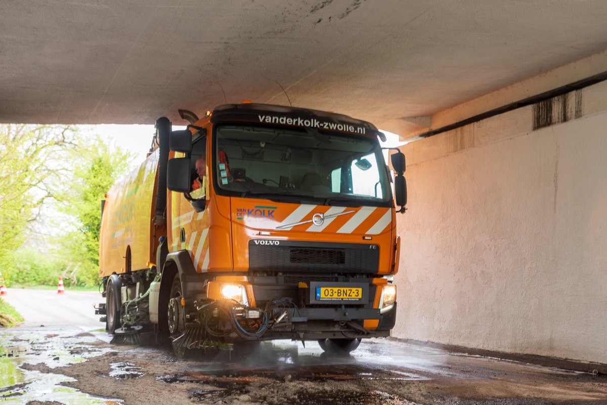 PdDenekamp's tweet photo. Oude Veerweg weer open na autobrand, monumentale brug heeft flinke roetschade

Lees meer bij @WeblogZwolle : https://t.co/IrtEShEmjE #zwolle https://t.co/bfIB6bbahi
