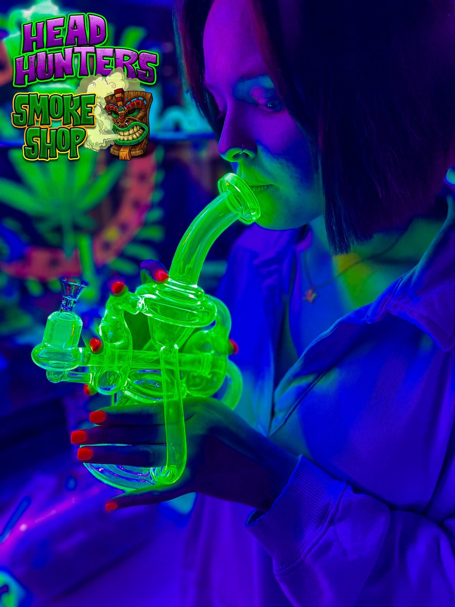 You’ll glow with excitement over our 4/20 deals!! Stay tuned for more info!! #420szn #headhunters #headhuntershunnies #lubbock #portisabel #blacklight #art