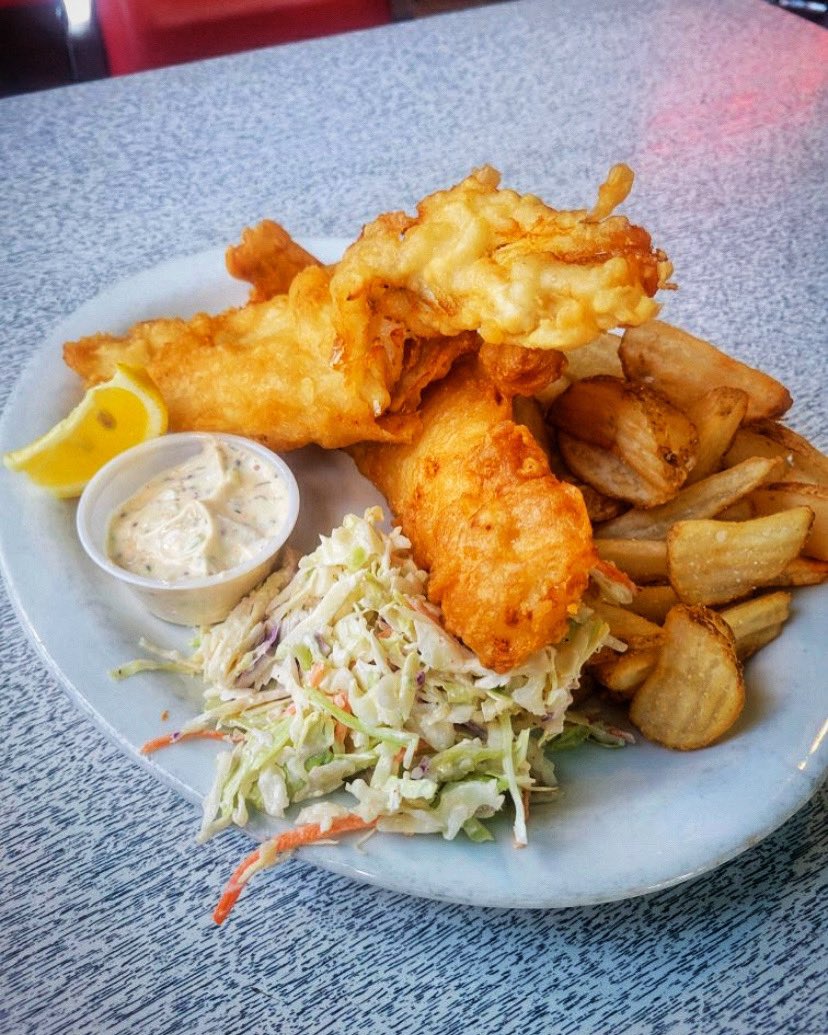 EthelsLounge's tweet photo. ☀️Today’s the day! Come on down for our 2 Piece Fish served with Potato Wedges, Slaw, Tartar Sauce, and Lemon Wedge! $18 while supplies last! 🐟 #patiosopen #fishfriday https://t.co/q9GFdaeXCY