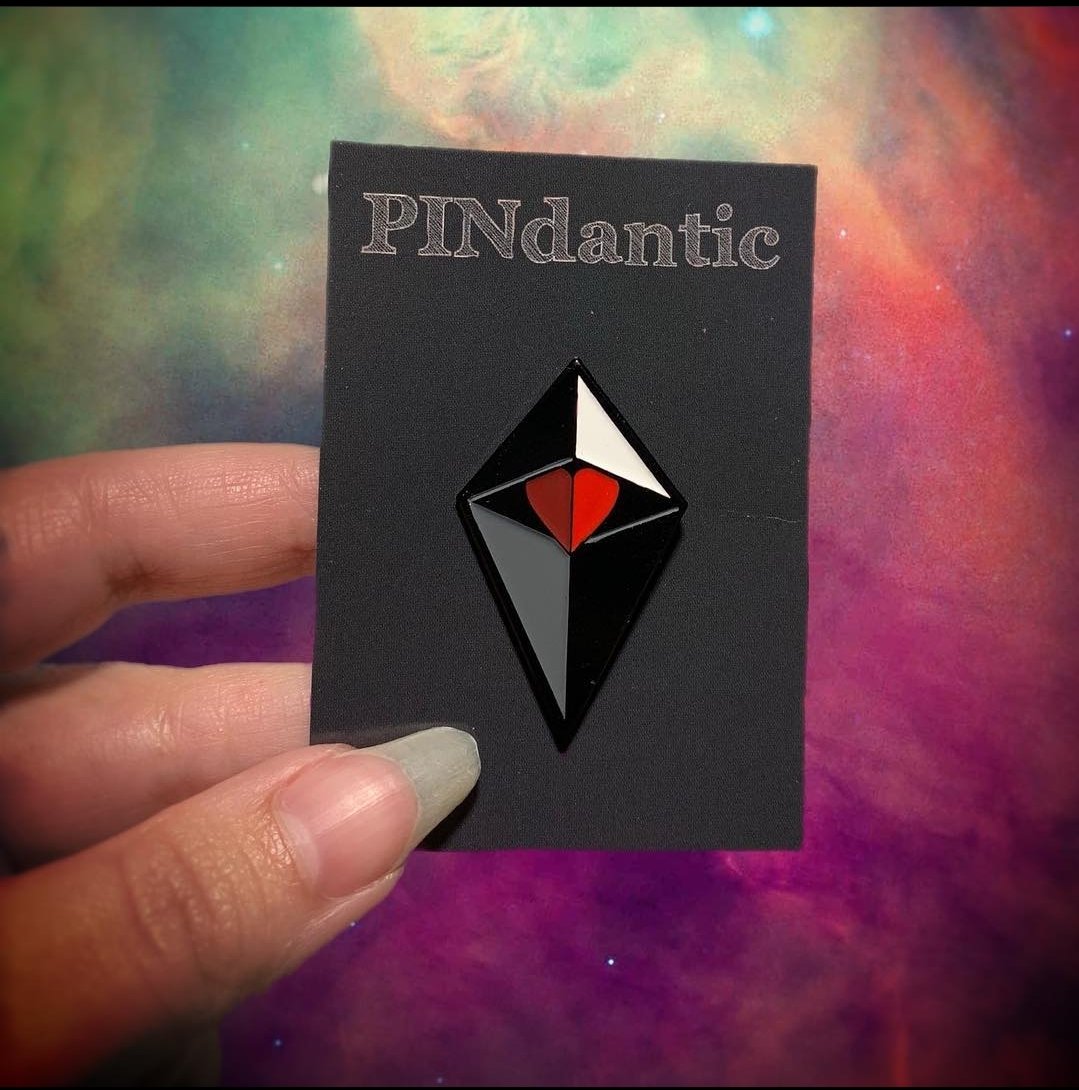 Paravouz's tweet photo. This #NoMansSky pin from Pindantic is everything. #NoMansSkyOutlaws https://t.co/qW9qFt6Fn0 https://t.co/wVXmU5QTzN