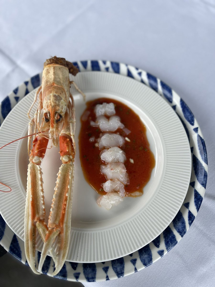 An 6pm table and an 8:30pm (chefs counter) just free up if yis fancy some Lobster, Halibut, Fresh Irish Prawns, Mackerel, Steaks, Arancini &amp; Crab 

You know what to do ! 
(01) 212 3725 and Keith will hook you up