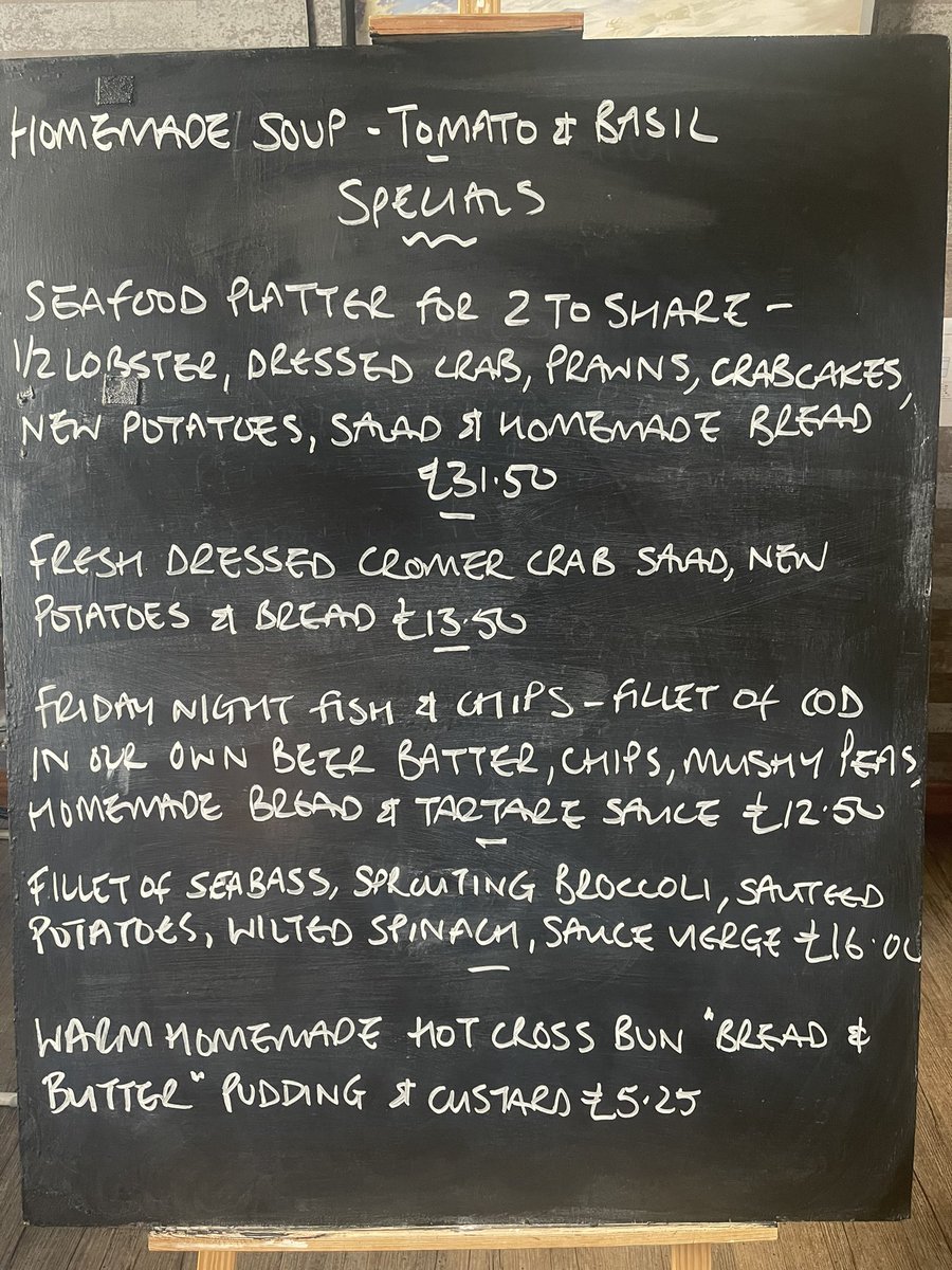 Tonight’s #GoodFriday specials - lots of #local Fayre 🦀🦞🎣 available #whilestockslast #CromerCClub