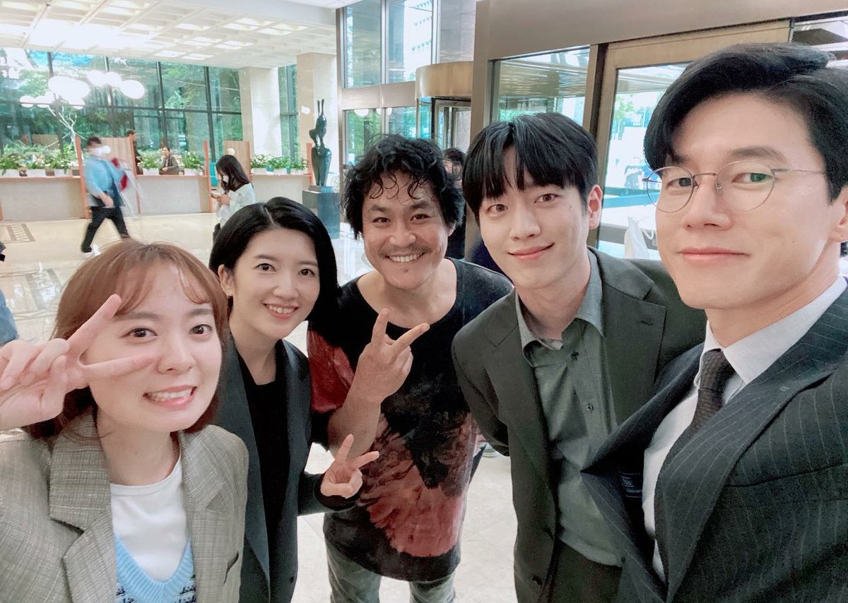 octobertwelfth_'s tweet photo. Administration Bureau & Kim Manok 😍
#그리드 #Grid #GridEp9 https://t.co/ZdACmrmdSQ