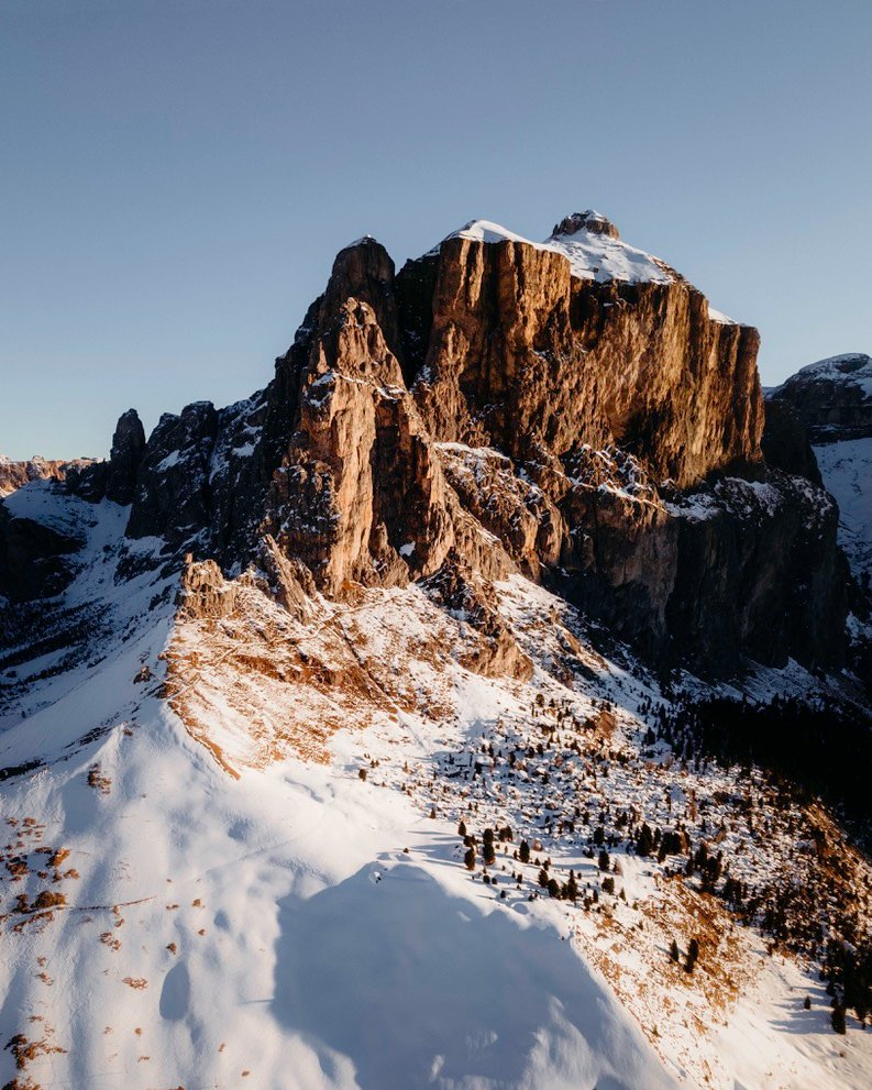 michelino's tweet photo. Torri del Sella

#dolomites #dolomiti #dolomites #mountains #montagna #visitdolomiti #dolomitesunesco #dolomitiunesco #dolomitenunesco #dolomiten #worldheritage #welterbe #unesco #alps #livinginthealps #mountainlife #italy #trekking #snow https://t.co/kOcJvMV8jF